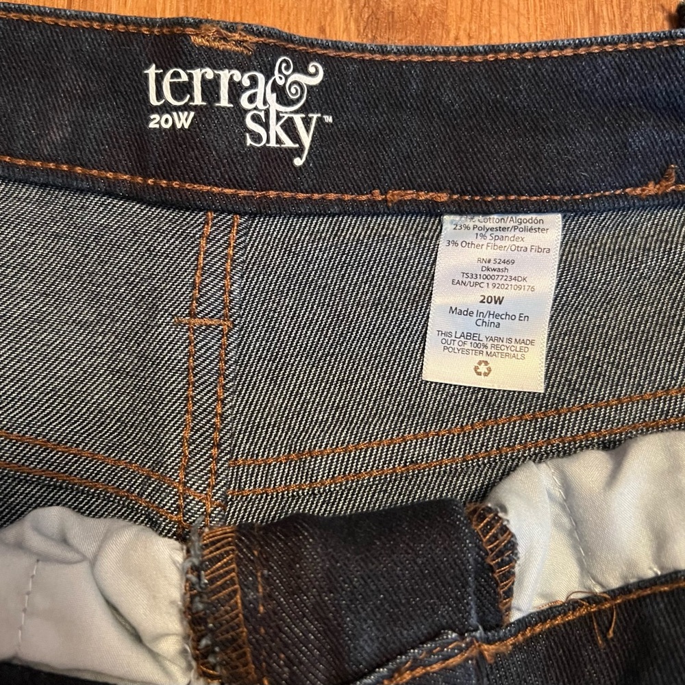 Distressed Jeans - Picture 5 of 5
